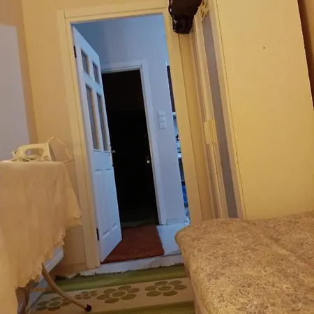 Nothig * Σμύρνη
